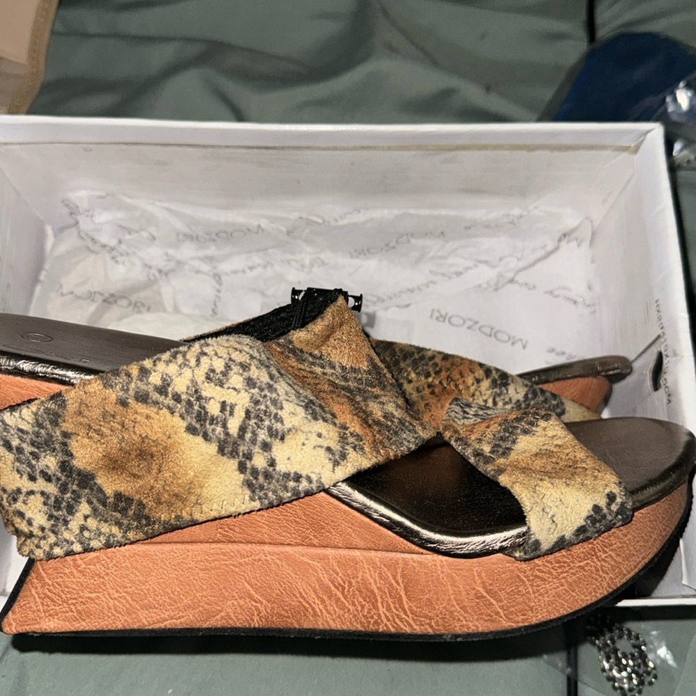 Suede heel